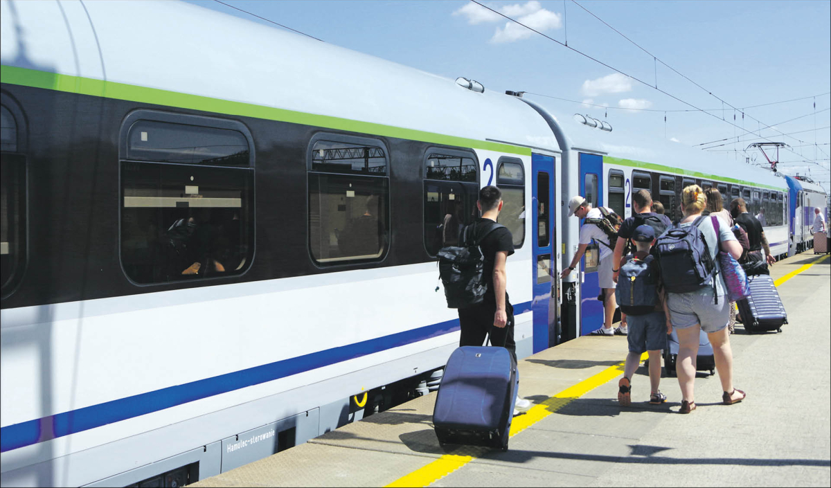 Jako powód opóźnienia PKP Intercity wskazuje m.in „wydłużone czasy lokowania podróżnych”