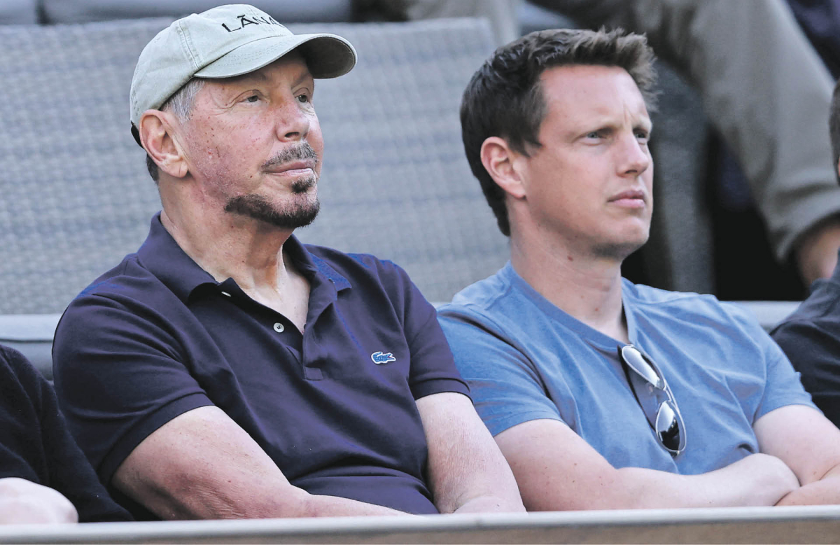 Larry i David Ellisonowie na turnieju tenisowym w Indian Wells. 12 października 2021 r.