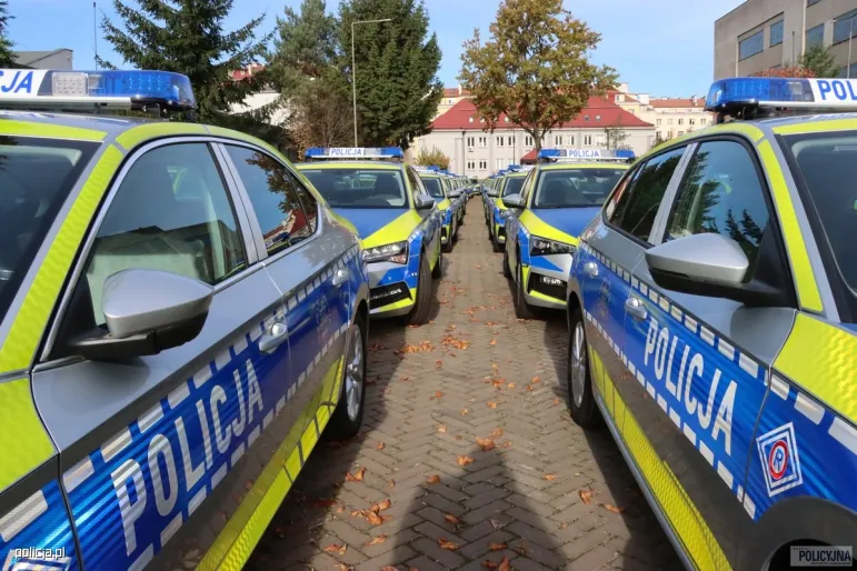 Grupa Speed radiowozy, nowe radiowozy w grupie Speed, Skody Super w grupie Speed, nowy bat na kierowców, policja ma nowy bat na kierowców