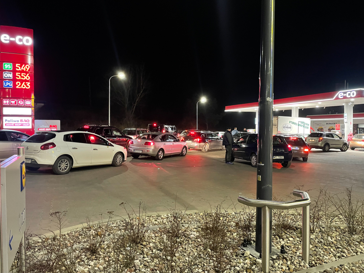 Paliwo po 10 zł za litr w Polsce. Kierowcy blokują stacje. To efekt inwazji na Ukrainę?