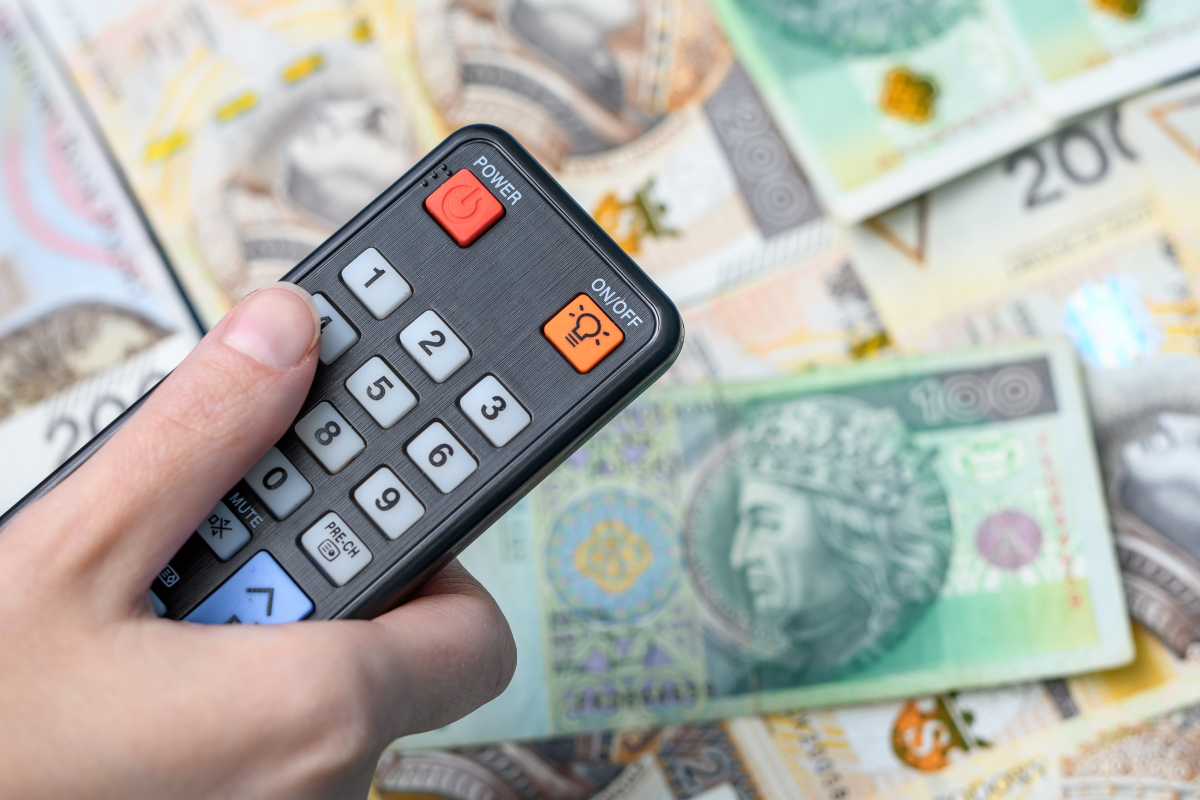 Abonament RTV radiowo-telewizyjny Watching,Tv,,Holding,The,Remote,Control,Over,Banknotes