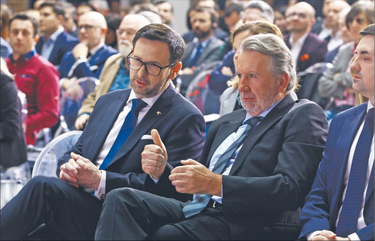 Michał Sołowow i Daniel Obajtek podczas konferencji o strategicznych planach Grupy Orlen