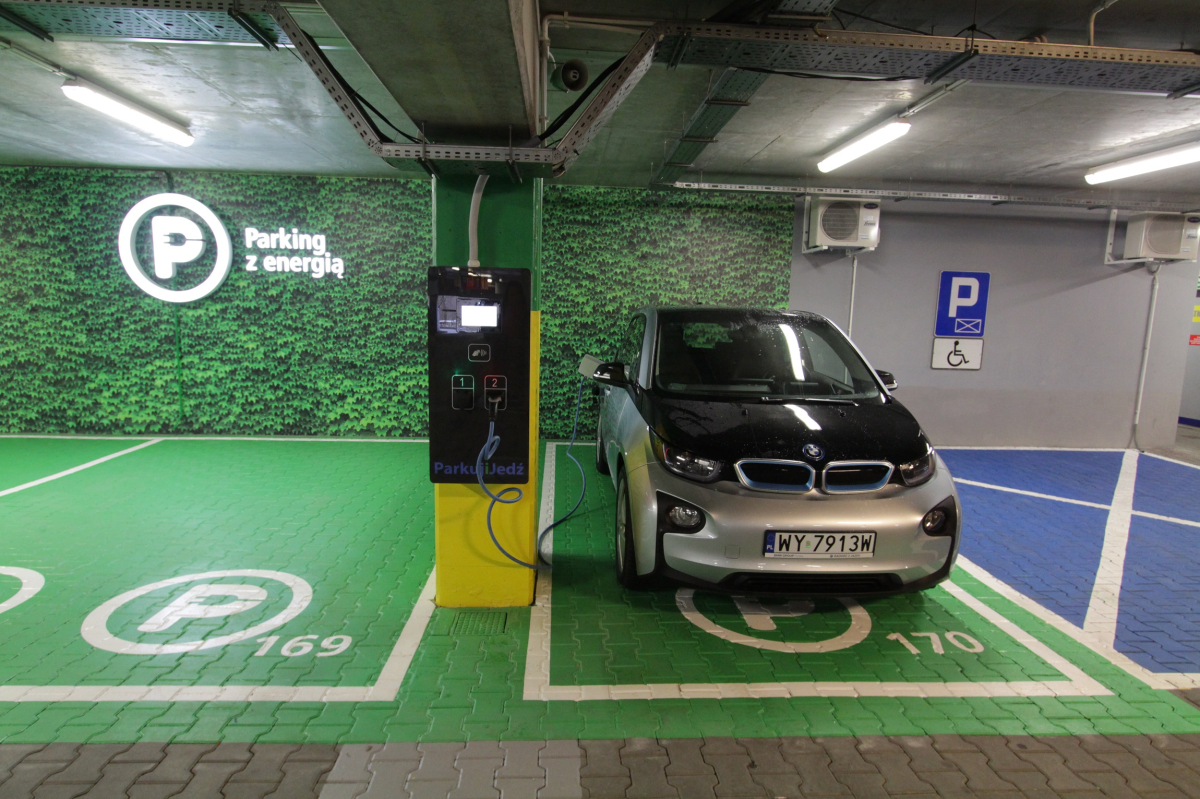 Zmiany w Park & Ride Warszawa, płatne ładowanie elektryków w park and ride Warszawa, znika Karta Eko