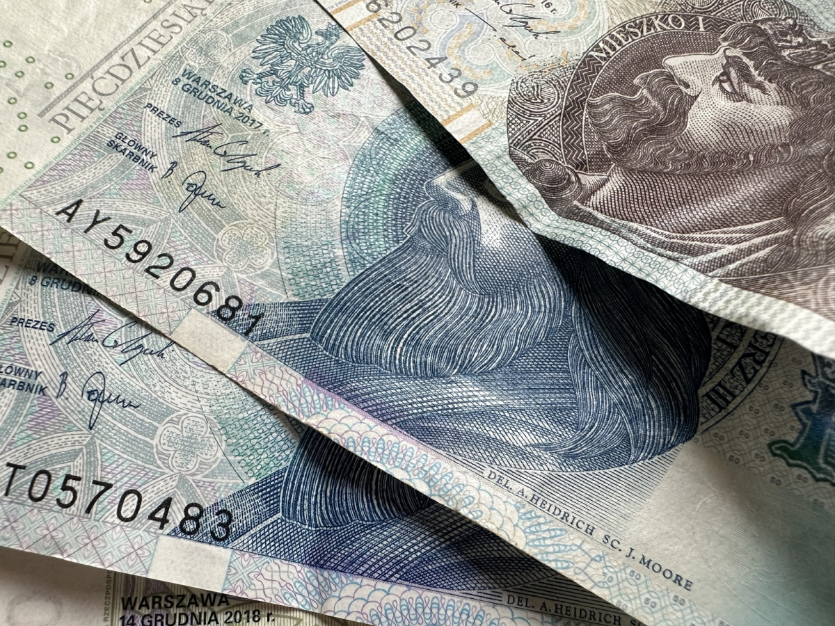 mama 4 plus 2024 emerytura matczyna czy można pracować dorabiać warunki dokumenty zus kwota