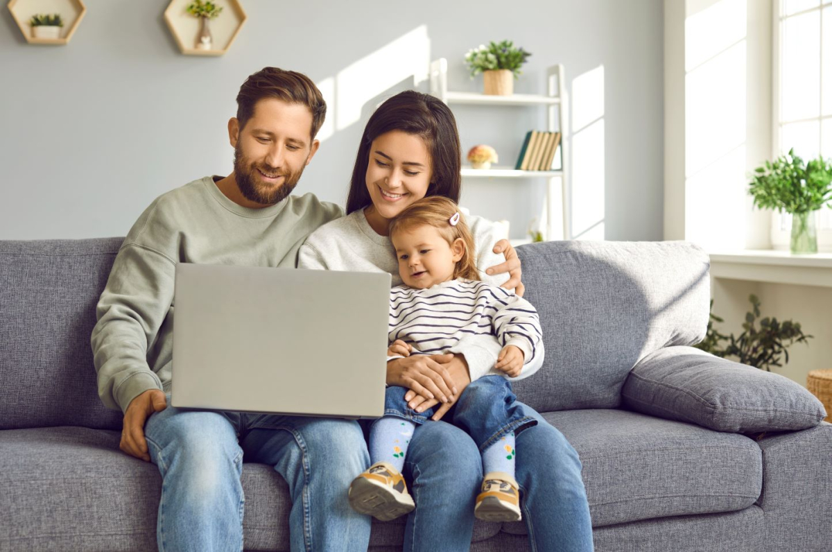 ZUS: 1900 zł, 1500 zł albo 500 zł dla rodziców. Wnioski można składać od 1 października. Pierwsze wypłaty najwcześniej w listopadzie