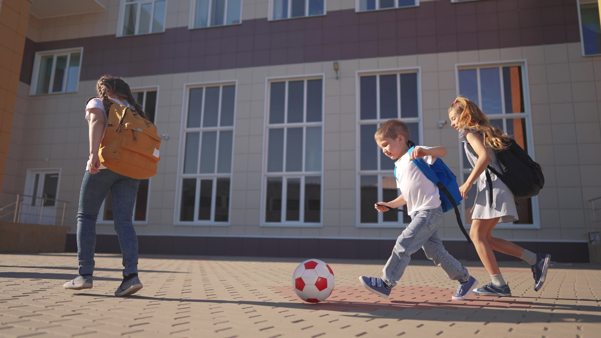 Szkoła prawo oświata dzieci School,Children,Play,Football.,Sport,People,Education,And,Family,Concept.