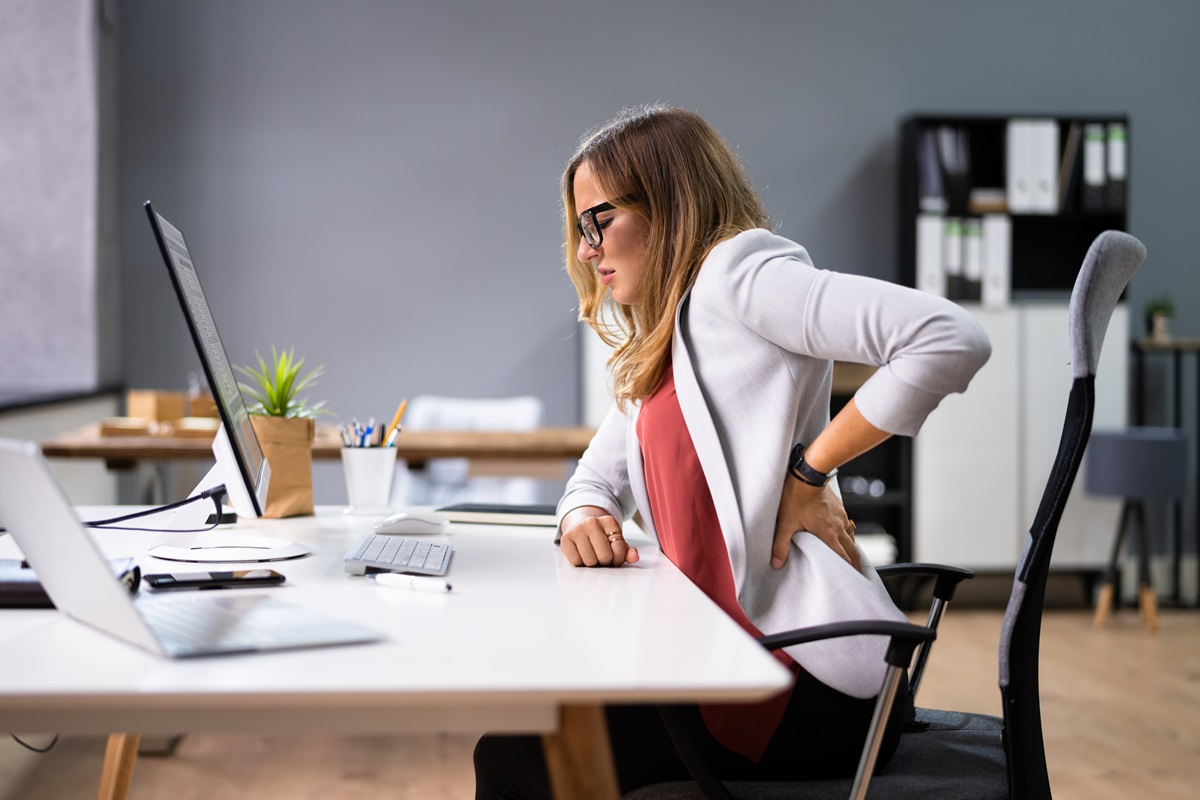 przerwa monitorowa, 5 minut przerwy, praca przy komputerze, okulary od pracodawcy, monitory ekranowe, laptop w pracy, praca przy monitorze, połowa dnia, BHP