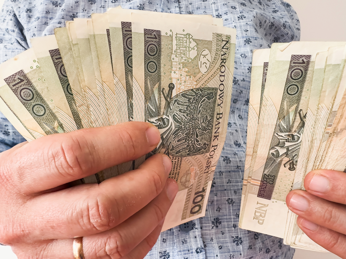 1,1 mln osób dostanie czternastą emeryturę wcześniej. Nie każdy dostanie 1558,81 zł na rękę