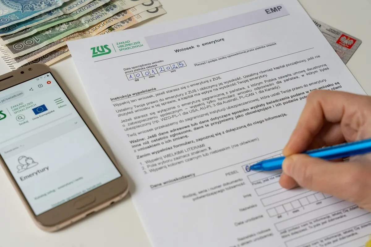 Pracowała 20 lat na najniższej krajowej. Ile wyniesie jej emerytura w 2026 r.? [Wyliczenia ZUS]