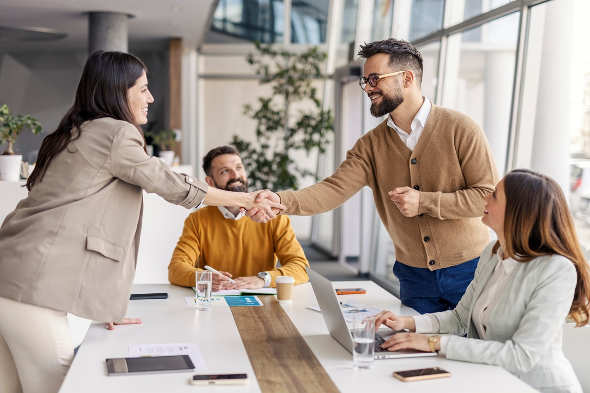 5 najbardziej poszukiwanych stanowisk w branży OZE. Kogo brakuje na polskim rynku pracy?