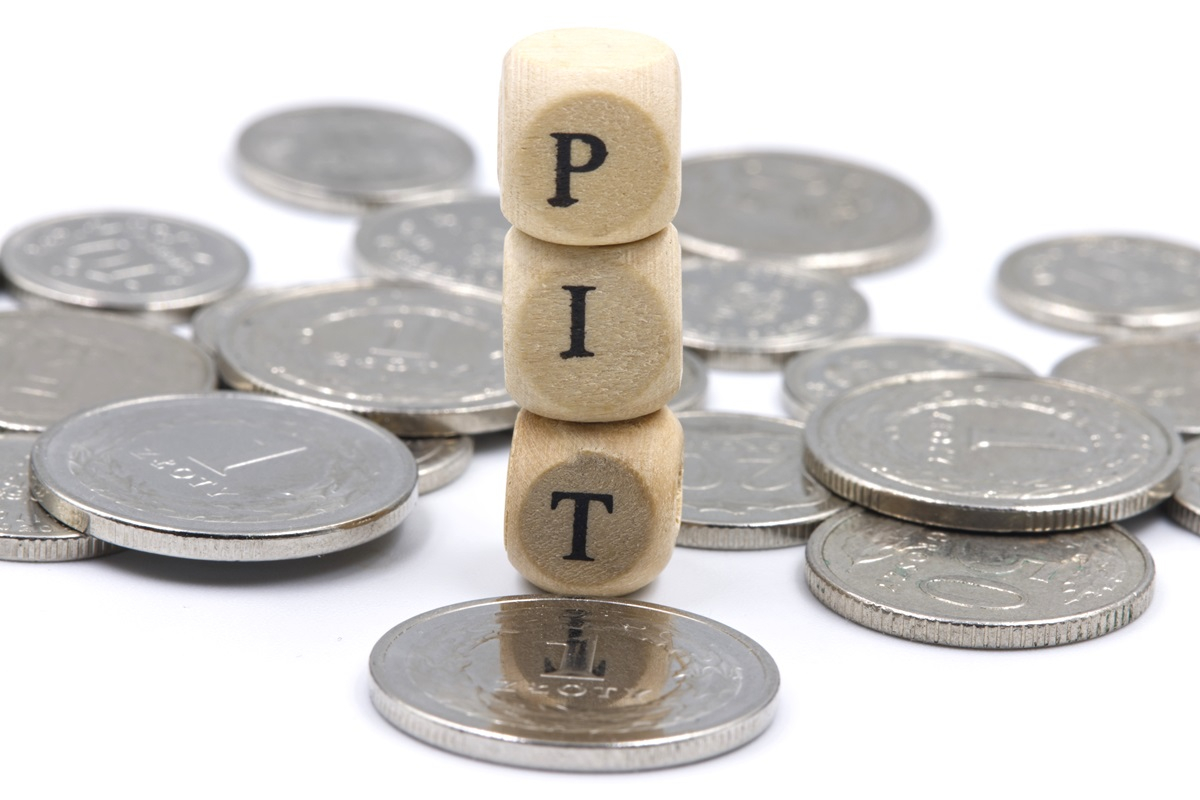 Rozliczenie PIT przez freelancera w 2026 r. krok po kroku. Jak można obniżyć podatek? [zlecenie, działalność nierejestrowana, działalność gospodarcza]