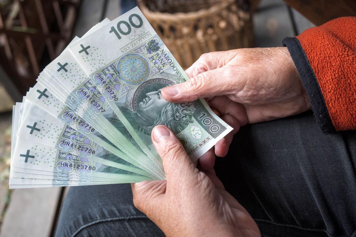 Duża podwyżka świadczenia z ZUS dla emerytów. Ci seniorzy dostaną nawet 300 zł miesięcznie