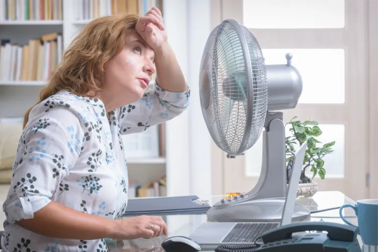 Maksymalna temperatura w miejscu pracy - napoje chłodzące od pracodawcy. / fot. Shutterstock