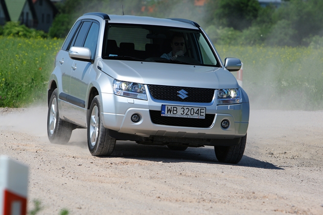 Suzuki Grand Vitara występuje w dwóch rodzajach nadwozia, a w gamie silnikowej znalazły się cztery napędowe. Fot. Moto.wieszjak.pl