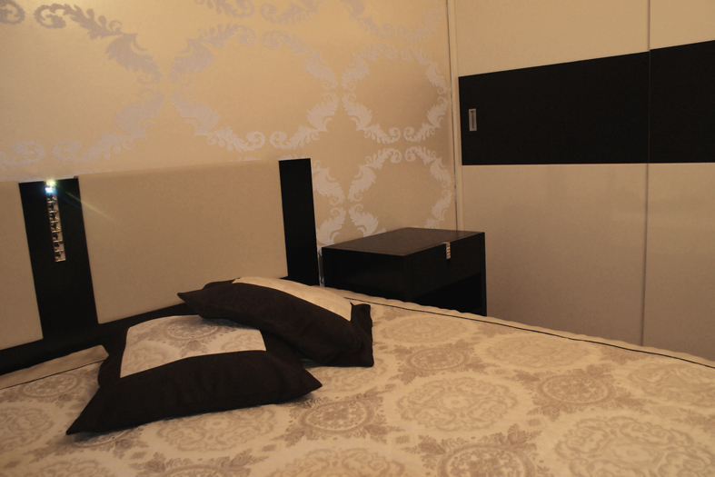 Sypialnia w stylu glamour. Fot. www.jojodesign.com.pl
