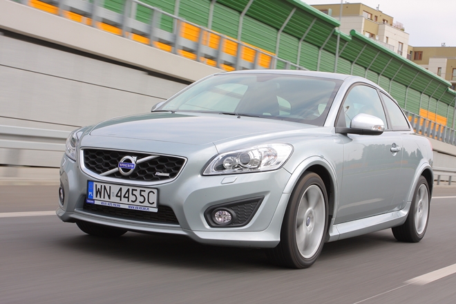 Volvo C30 D4 R-Design - atrakcyjny design, szwedzka solidność i bezpieczeństwo i...brak sukcesu rynkowego. Może na rynku aut używanych pójdzie lepiej?