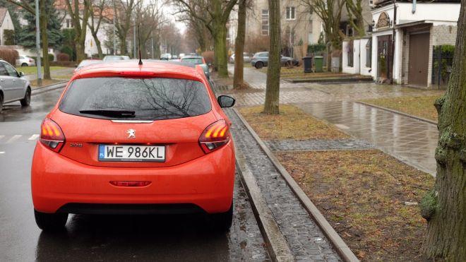 Środowisko miejskie jest naturalne dla Peugeota 208, ale z silnikiem 1.2 PureTech o mocy 110 KM sprawdzi się także jako wakacyjny pojazd dla małej rodziny.