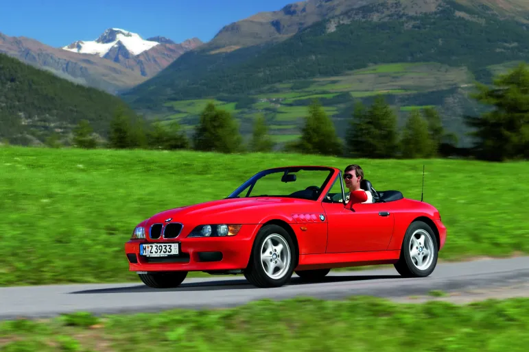 BMW Z3 debiutował w kinowym hicie ”Golden Eye” o przygodach agenta 007 Jamesa Bonda. fot. BMW