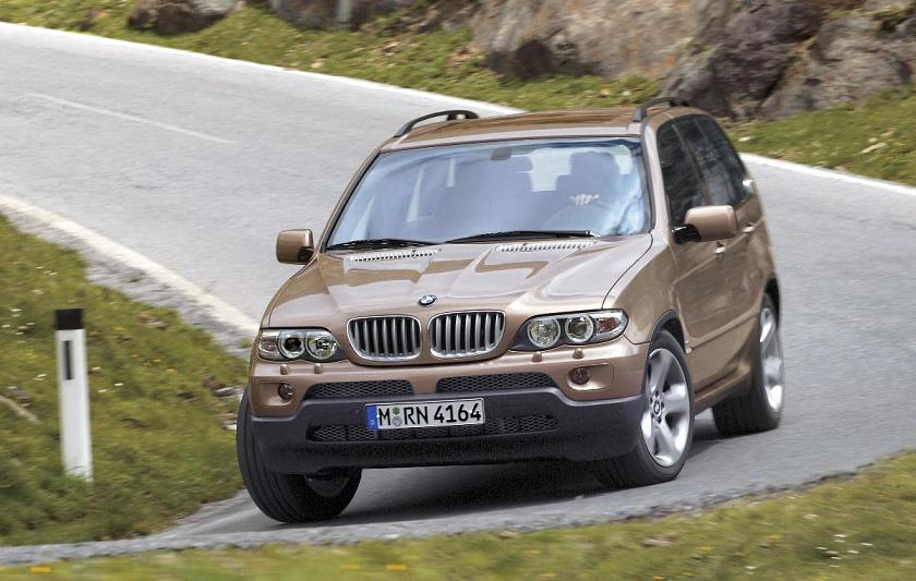 BMW X5 oprócz wysokich kosztów utrzymania ma bardzo mało wad - dobrze się prowadzi, jest ładny, dynamiczny i przede wszystkim prestiżowy.