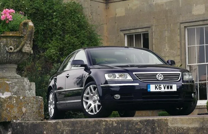 Volkswagen Phaeton jest jedynym Volkswagenem, który jest produkowany ręcznie.