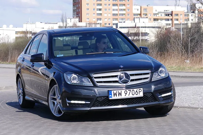 Mercedes-Benz C350 4Matic -przód 