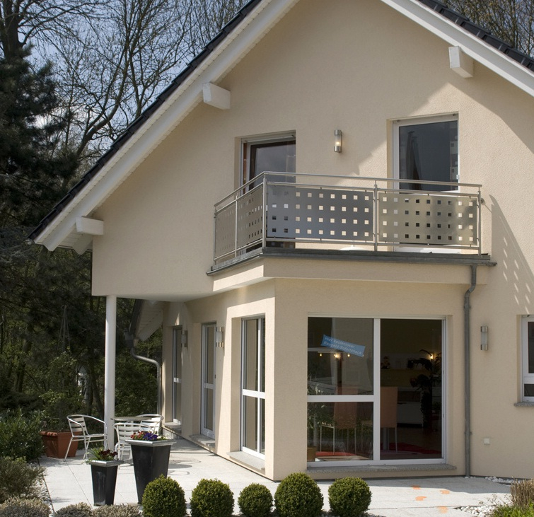 Rzeczoznawca dokonuje wyceny nieruchomości zgodnie i na podstawie zasad wynikających z przepisów prawa.