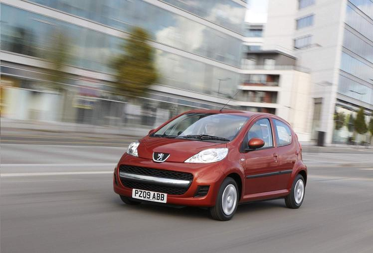 Peugeot 107 jest to jeden z trzech bliźniaczych aut skonstruowanych przy współpracy Toyoty z koncernem PSA. Peugeot jako jeden z dwóch 