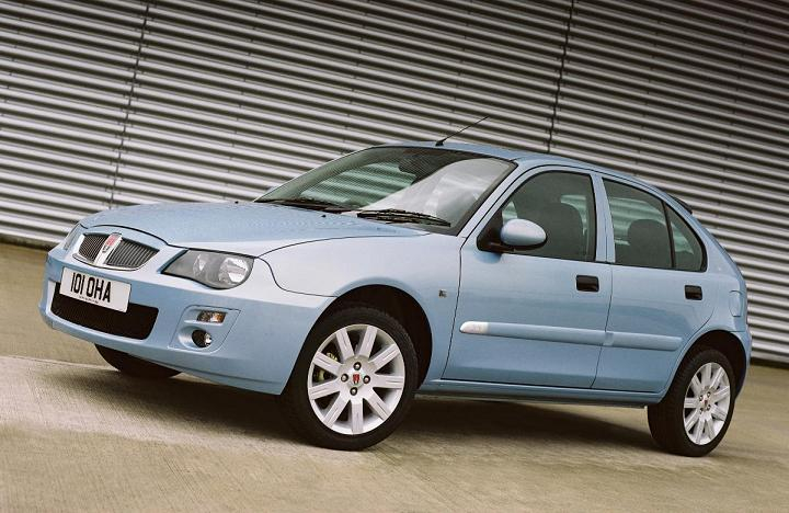 Rover 25 jest kontynuacją serii 200. W 1999 roku zdecydowano się na zmianę nazwy ze względu na słabą sprzedaż auta. Usztywniono też wtedy zawieszenie w celu pozyskania młodszej klienteli.