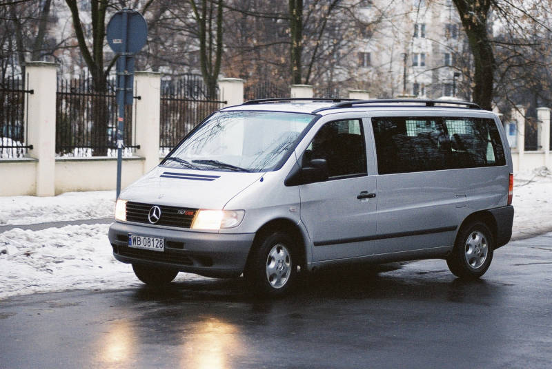 Mercedes Vito lewy bok
