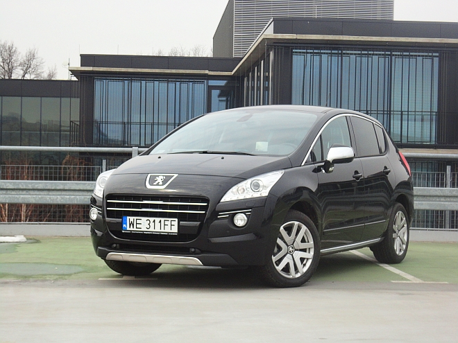 Peugeot 3008 HYbrid4 - silnik Diesla wspomagany jednostką elektryczną. Łączna moc ok. 200 KM
