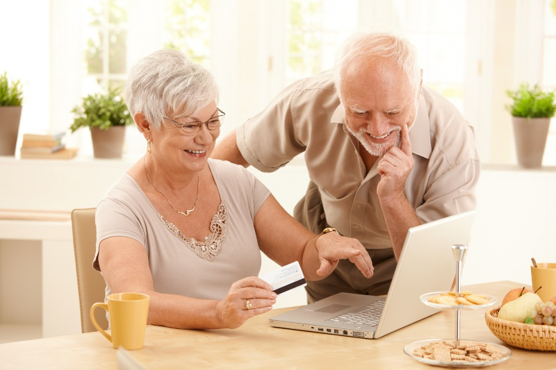 ludzie, komputer, finanse Fot. Fotolia