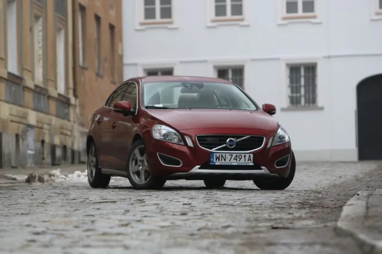 Przód Volvo S60 podzielił redakcję – na pewno nie można mu odmówić oryginalności (Volvo S60 D3) Fot. Moto.wieszjak.pl