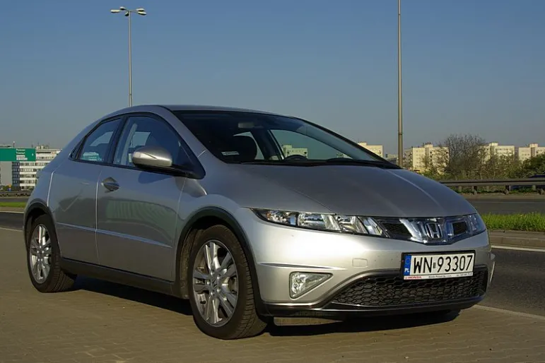 Honda Civic 1.8 5D - przód