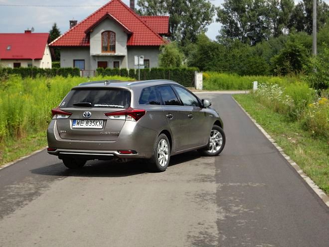 Toyota Auris Hybrid Touring Sports 1.8 136 KM E-CVT