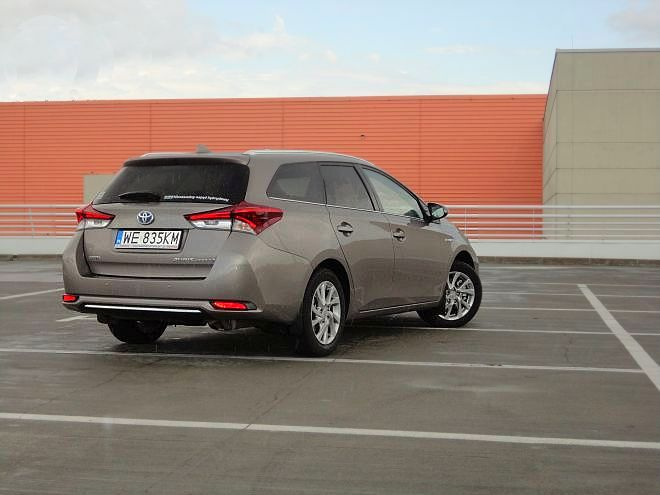 Toyota Auris Hybrid Touring Sports 1.8 136 KM E-CVT