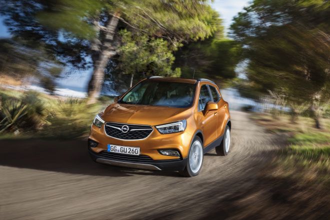 Najnowszy Opel Mokka X zadebiutuje na zbliżającym się Salonie Motoryzacyjnym w Genewie. Co się zmieniło w popularnym crossoverze?