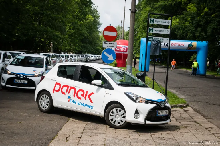 Zakończyła się próba bicia Rekordu Guinessa w przejeździe największej liczby samochodów hybrydowych