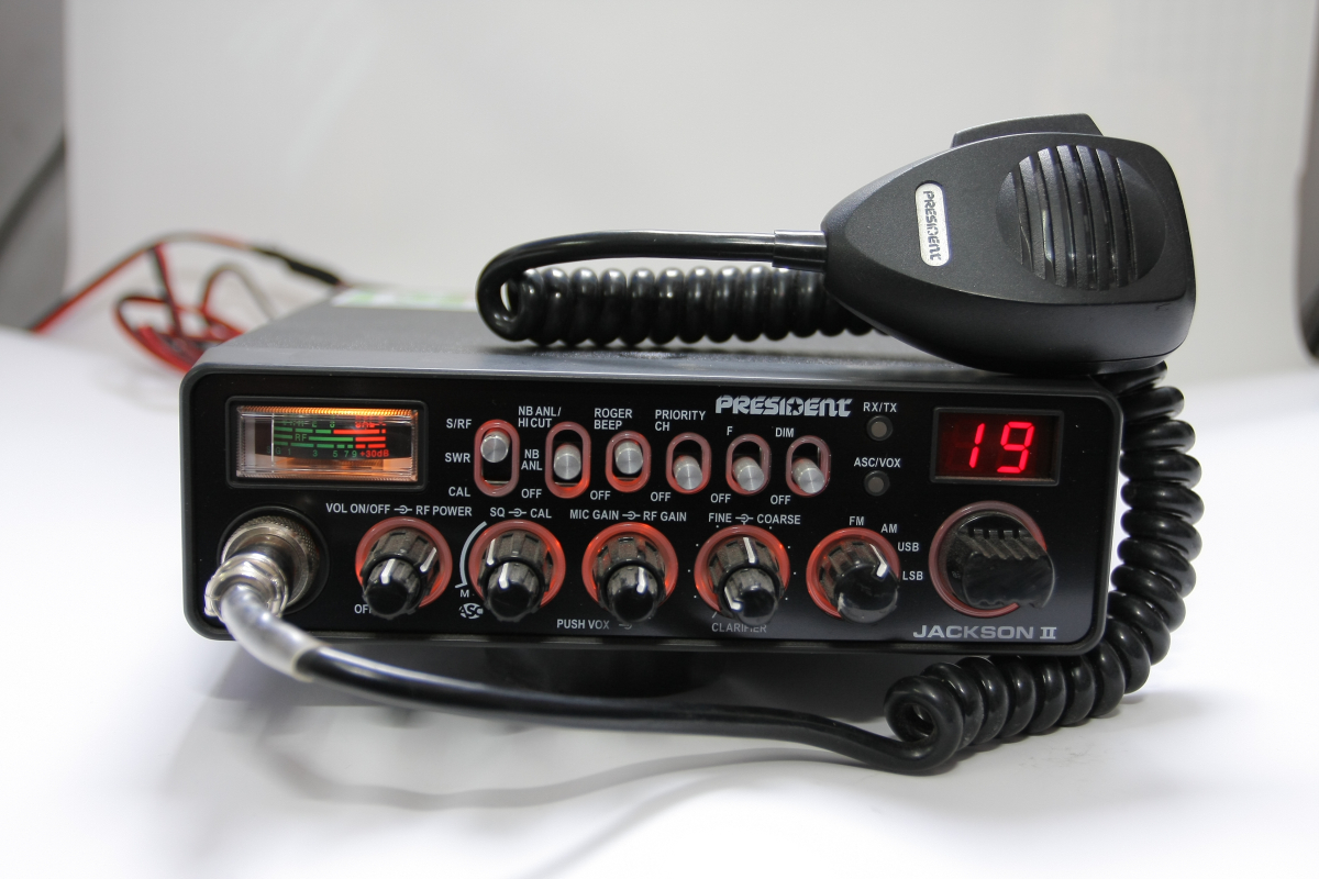 Czy na zamontowanie radia CB trzeba mieć pozwolenie?