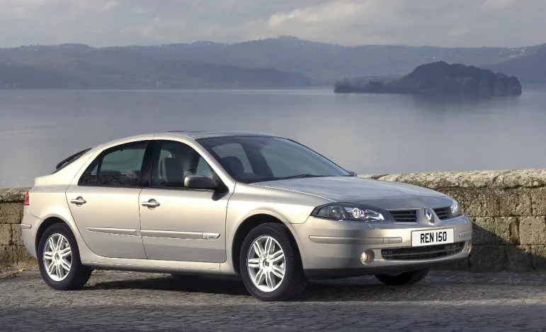 Renault Laguna II to przykład auta, które łatwo przerobić z wersji angielskiej na europejską.