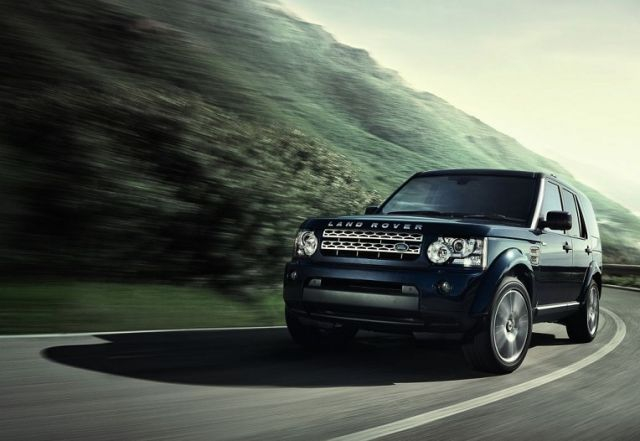 Land Rover Discovery 4 będzie posiadał ośmiostopniową automatyczną skrzynię biegów ZF 8HP70, więcej mocy oraz będzie emitował mniej dwutlenku węgla fot. Land Rover  