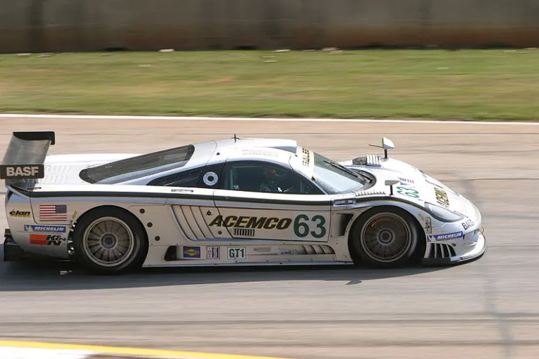 Wyścigowy Saleen S7R Fot. Jeffrey Keeton