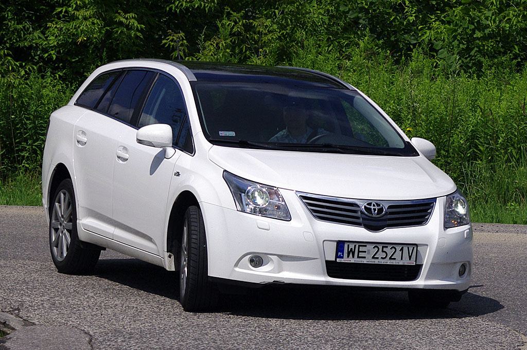 Toyota Avensis kombi - prawy przód