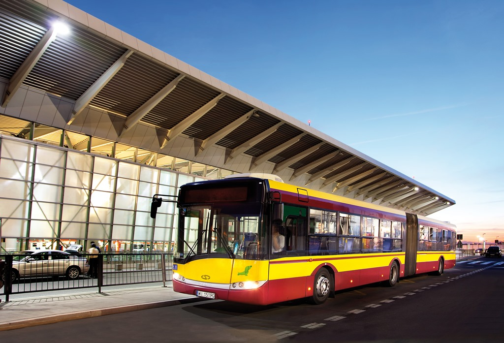 Warszawscy kierowcy autobusów miejskich wyróżnieni przez prezydenta stolicy