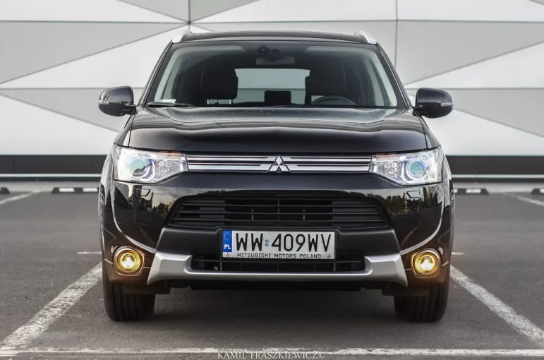 Mitsubishi Outlander PHEV 2015