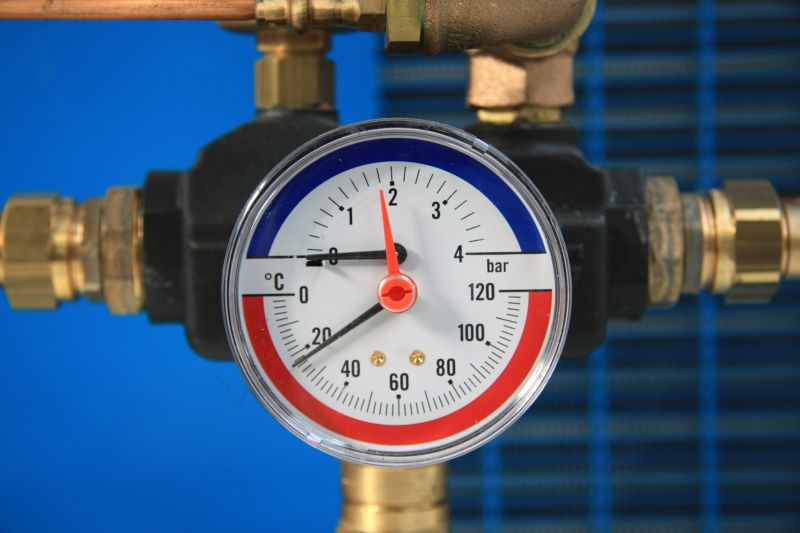 Pompa ciepła jest to urządzenie wykorzystujące energię naturalną zgromadzoną np. w: gruncie, wodach podziemnych, powierzchniowych czy powietrzu atmosferycznym. Fot. Fotolia