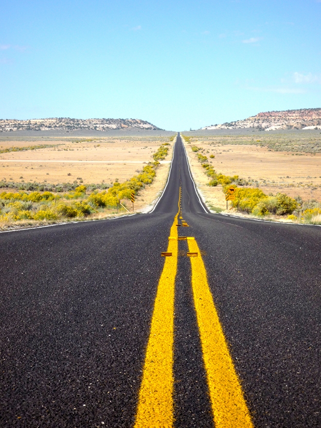 Kierowcy z dużym stażem są w stanie przejechać nawet 400 i więcej km bez postoju. Pozostali powinni odpoczywać mniej więcej co 150 do 200 km  Fot. Fotolia