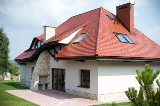 Blachodachówka - czy warto pokryć nią dach?