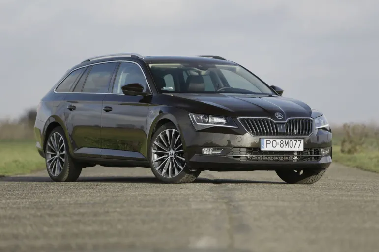 Skoda Superb - zestawienie żarówek we wszystkich generacjach modelu / fot. Skoda