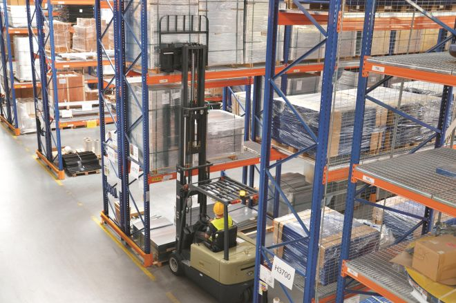 Operator wózka widłowego i magazynier poszukiwany.