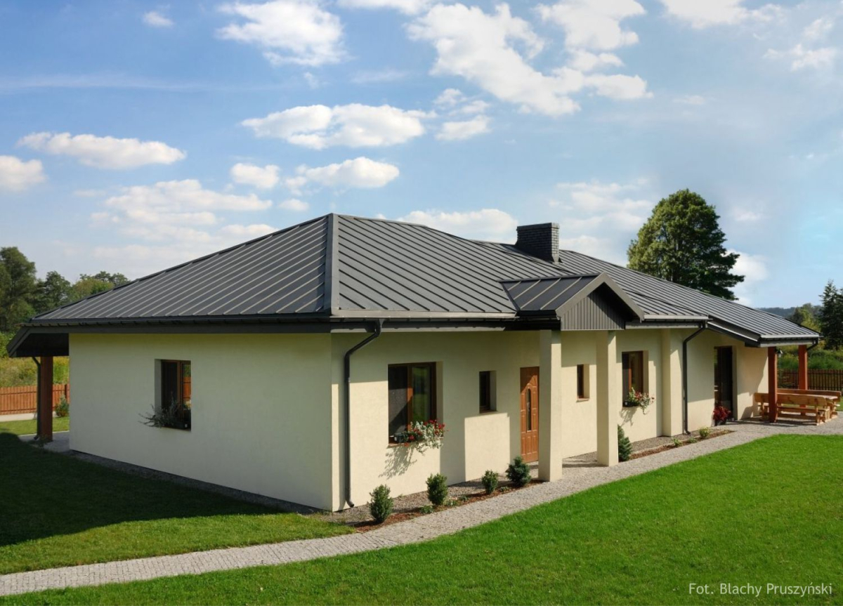 Podstawowym wydzieleniem stref pożarowych są ściany o odpowiedniej wytrzymałości na temperaturę, promieniowanie cieplne oraz dymoszczelności. fot. Blachy Pruszyński